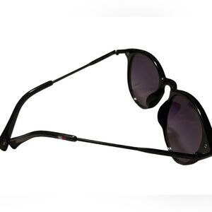 Tommy Hilfiger Eye glass.